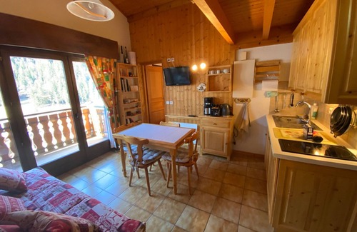 Chatel Apartment | Spacious Duplex Near Village Center with Balcony - Close to Ski Lifts and Free Summer Activities