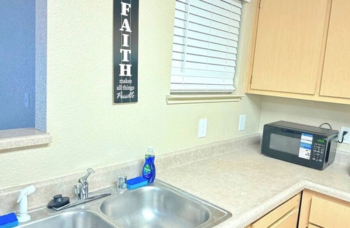 Elk Grove House | Spacious & Elegant 3BR - Pet-Friendly - Elk Grove