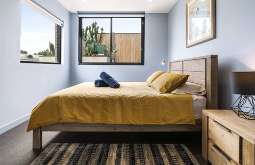Newtown Apartment | Spacious Elegant Light filled Apartment