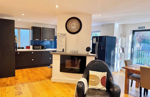 Barnhill Apartment | Spacious En-suite 30min to Central London