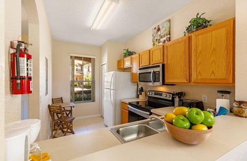 Wellington House | Spacious End-Unit Townhouse, 2 Master Suites, at Regal Palms, close to Clubhouse