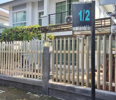 Bang Prok House | Spacious Entire House with shared Fitness Room and Shared Indoor Pool in club