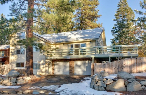 Lower Kingsbury House | Spacious Escape, Game Room, Deck, Views, Sleeps 10
