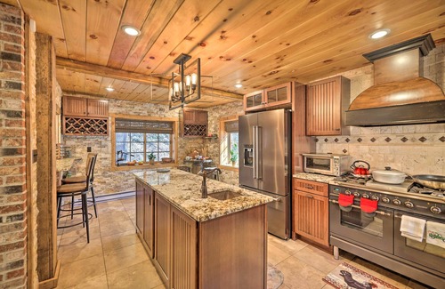 Aquashicola Cottage | Spacious Escape w/Deck & Ponds Near Skiing!