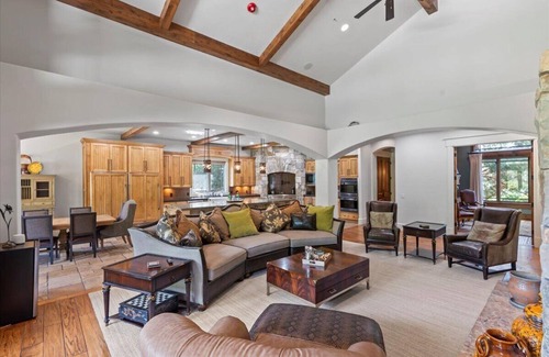 Granite House | Spacious estate, 12000 square feet on a full acre in East Sandy