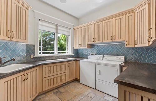 Granite House | Spacious estate, 12000 square feet on a full acre in East Sandy