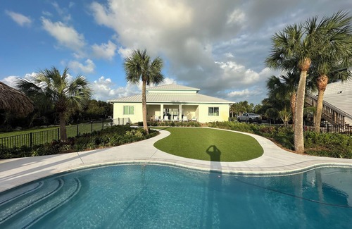Jensen Beach House | Spacious estate in awesome Jensen Beach with AC, WiFi