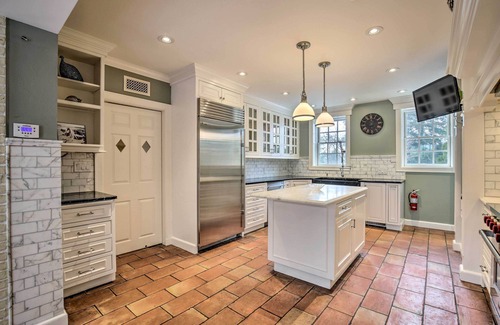 Keene House | Spacious Estate w/Courtyard: 2 Miles to Downtown!