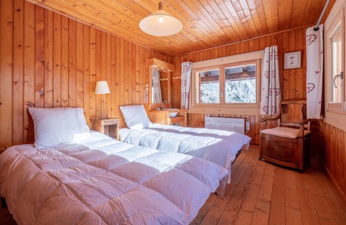 Montroc Ski Chalet | Spacious family chalet with balcony and garden