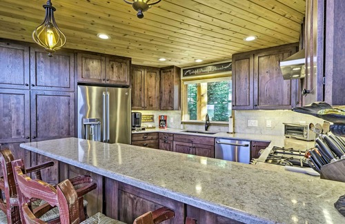Valley of the Sun Cabin | Spacious Fairplay Retreat w/Hot Tub & Fire Pit!