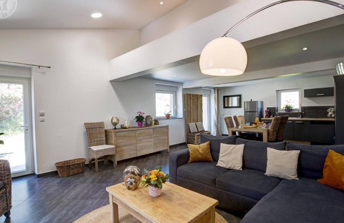 Pilat Rhodanien Cottage | Spacious family cottage with WiFi in peaceful countryside