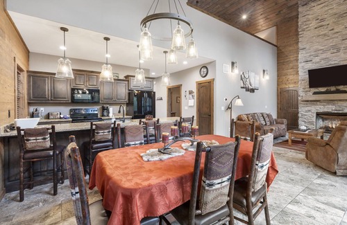 Indian Point Villa | Spacious Family Cabin at Table Rock Lake! - Indian Point (C25)