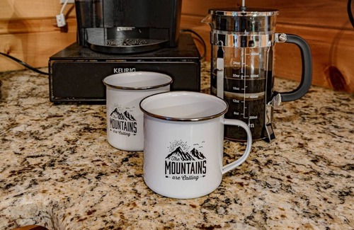 Townsend Cabin | Spacious Family Cabin | 5 mi to National Park | Hot Tub | Arcade | Fall Deals!