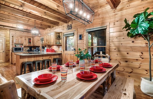 Townsend Cabin | Spacious Family Cabin | 5 mi to National Park | Hot Tub | Arcade | Fall Deals!