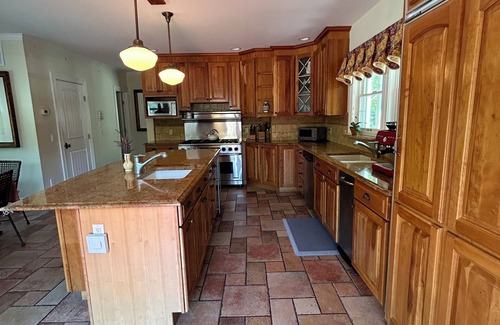 Westhampton House | Spacious Family Compound in beautiful Westhampton with private Tennis Court