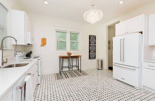 Herron Morton House | Spacious Family-Friendly Downtown Oasis ~ Hot Tub!