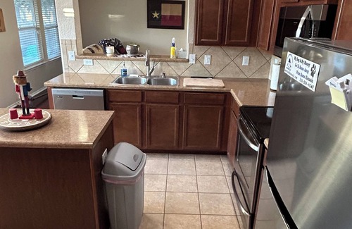 San Antonio House | Spacious, family friendly northwest side home near Sea world.