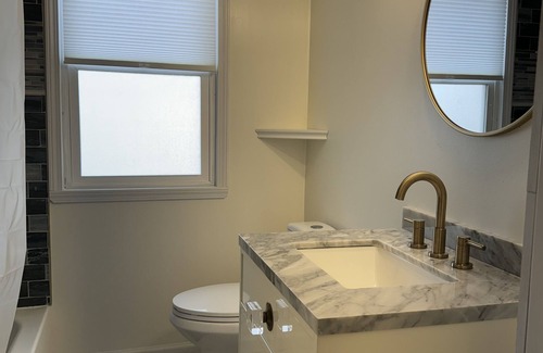 Avon Lake House | Spacious Family-Friendly and Pet-Loving Home for Eight!