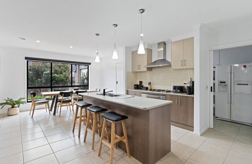 Rosebud House | Spacious family friendly home w/spa & Games room