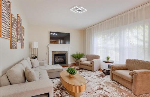Colchester Villa | Spacious Family Friendly Royal Residence