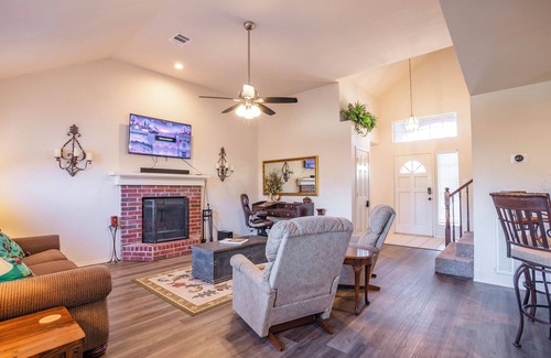 Allen House | Spacious, Family Friendly Home in Allen