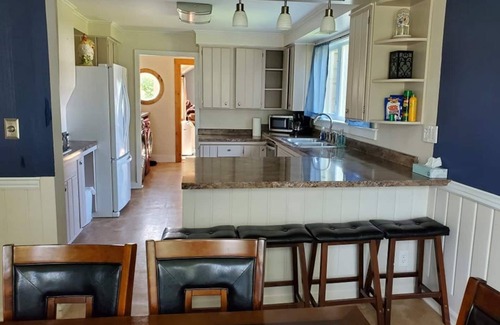 Moran House | Spacious Family Friendly House, Close To Trails and Mackinac Island Ferries!