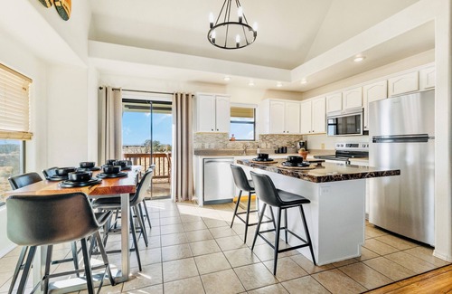 Valle House | Spacious Family Getaway 30 Mins to Grand Canyon- Full Kitchen, A/C, Arcade, W/D