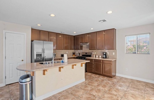 Spring Valley House | Spacious Family & Group Retreat Near the Strip!