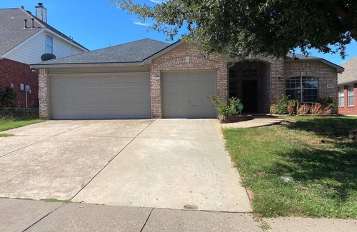 South Arlington House | Spacious Family Haven w Big Yard, Great Location!