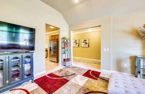Fayetteville House | Spacious Family Home 3 Mi to Downtown Fayetteville