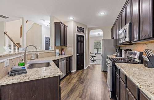 San Antonio House | Spacious Family Home, sleeps 10 guests, plus Game Room!