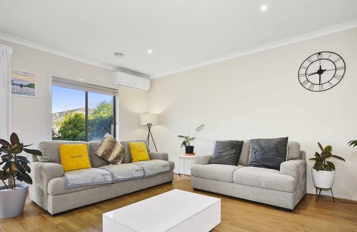 Point Cook House | Spacious family home near Sanctuary Lakes