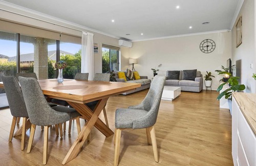 Point Cook House | Spacious family home near Sanctuary Lakes