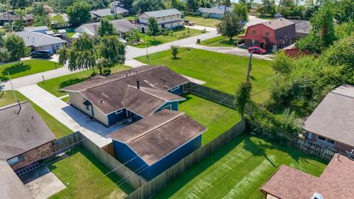 La Porte House | Spacious Family Home BBQ and Outdoor Area