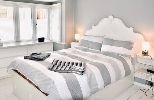 Bedford House | Spacious Family Home in Great Location