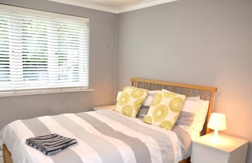 Bedford House | Spacious Family Home in Great Location