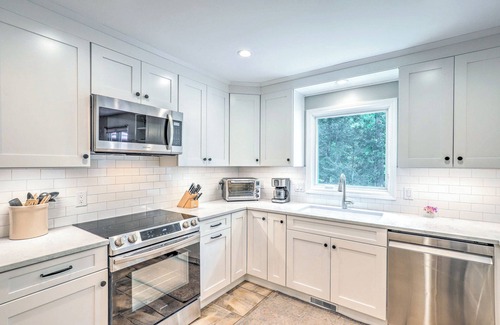 Royal Pines House | Spacious Family Home Near Hiking & Breweries!