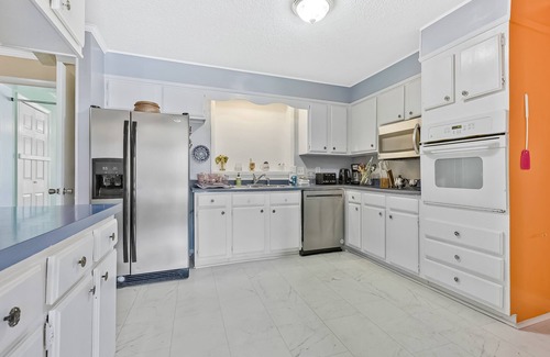 Franklin House | Spacious family home with enclosed yard, patio, and modern kitchen appliances