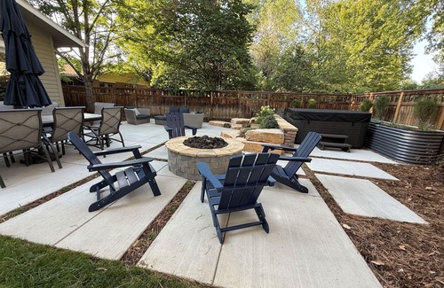 Baseline Sub House | Spacious Family Home with Hot Tub, Theater; near trails, Pearl, CU