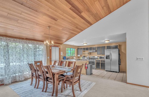 Seaside House | Spacious Family Home with Bikes, Beach Toys, Grill, Workspace