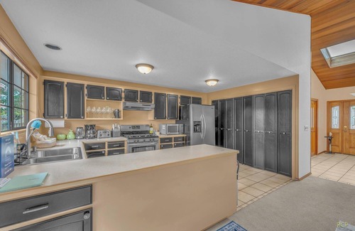 Seaside House | Spacious Family Home with Bikes, Beach Toys, Grill, Workspace