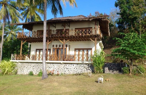 Batu Putih House | Spacious family Villa with freshwater pool, private garden, South West Lombok