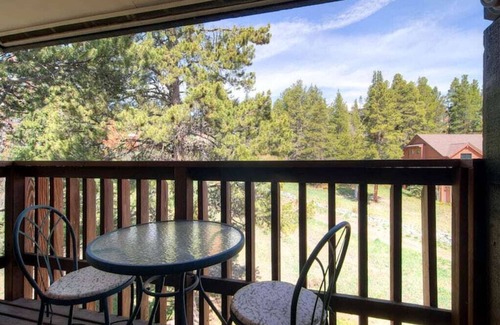 Four O'Clock Condo | Spacious Family Lodge – 2 Blocks to Main St, Dual Fireplaces