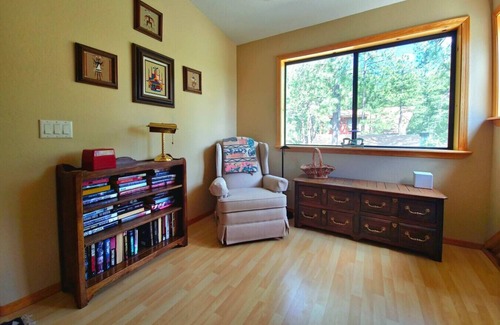 Munds Park Apartment | Spacious Family Mountain Cabin ~2 Decks ~Near Lake