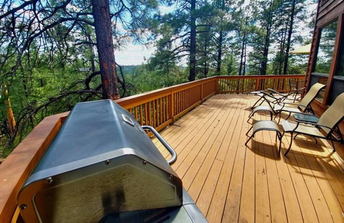 Munds Park Apartment | Spacious Family Mountain Cabin ~2 Decks ~Near Lake