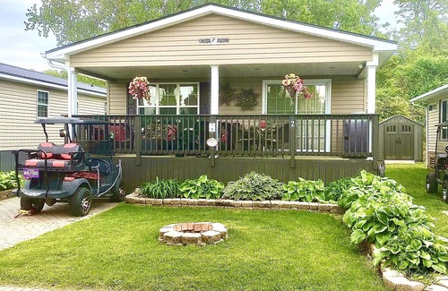 Sherkston RV Rental | Spacious family oriented cottage steps to the beach and waterpark!