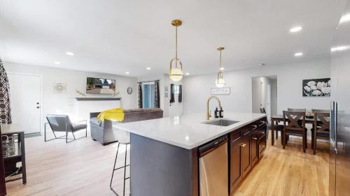 Southeast House | Spacious Family Retreat in Denver