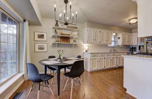 Edmond House | Spacious Family Retreat in Edmond