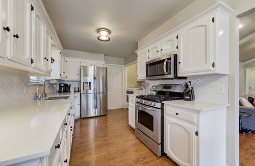 Edmond House | Spacious Family Retreat in Edmond