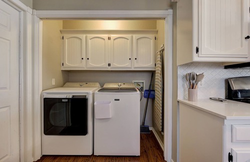 Edmond House | Spacious Family Retreat in Edmond